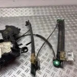 ELEVALUNAS DELANTERO DERECHO 125040
