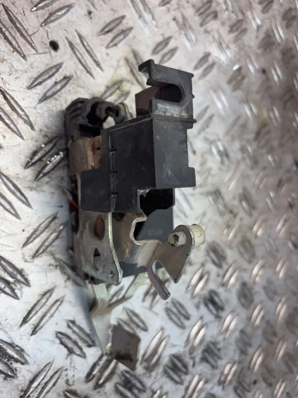 CERRADURA PUERTA DELANTERA DERECHA 124776