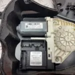 ELEVALUNAS DELANTERO DERECHO 125040