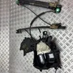 ELEVALUNAS DELANTERO DERECHO 125040