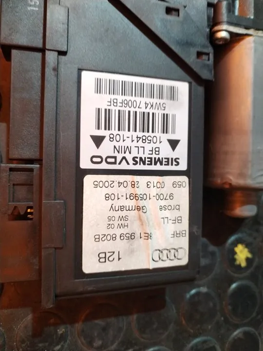 MOTOR ELEVALUNAS DELANTERO DERECHO 124524