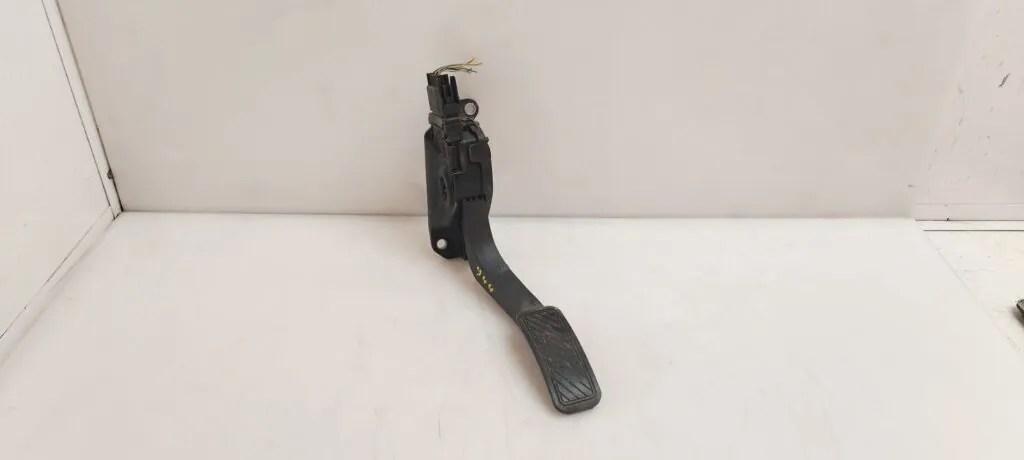 PEDAL ACELERADOR 125116