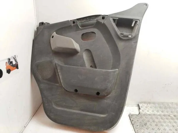 GUARNECIDO PUERTA DELANTERA DERECHA 124333
