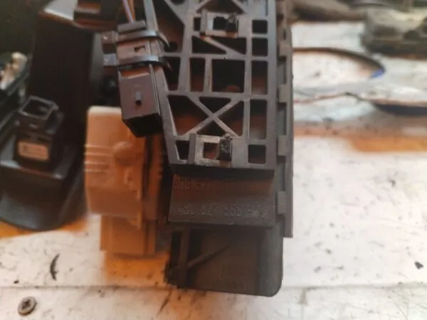CERRADURA MALETERO / PORTON 125330