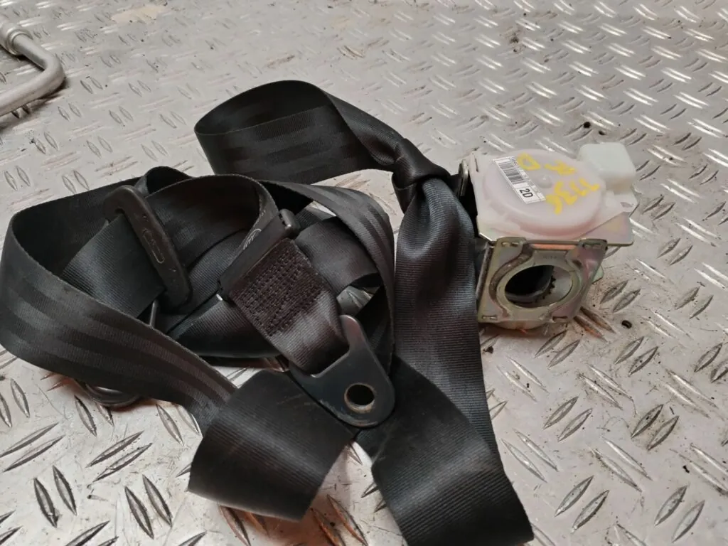CINTURON SEGURIDAD TRASERO DERECHO 126119