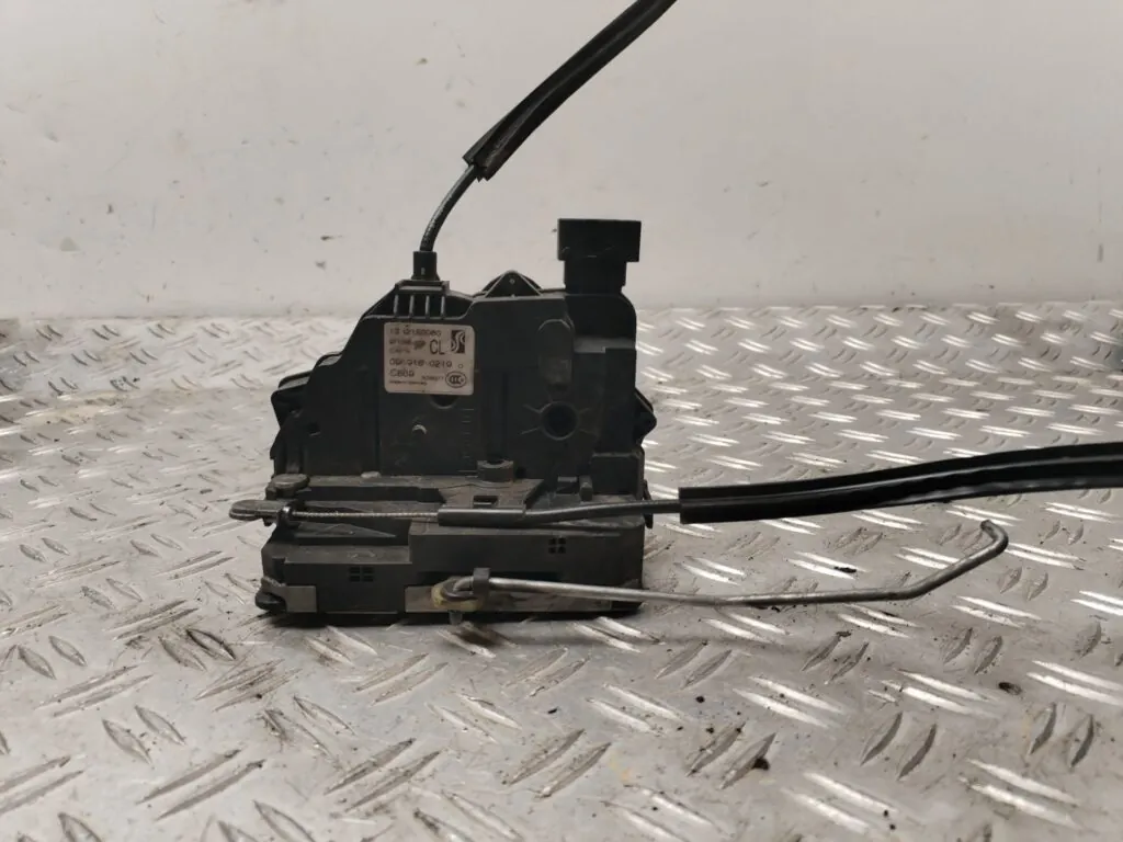 CERRADURA PUERTA DELANTERA IZQUIERDA 126136