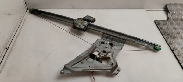 ELEVALUNAS DELANTERO DERECHO 125493