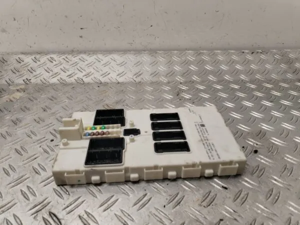 CAJA RELES / FUSIBLES 126137