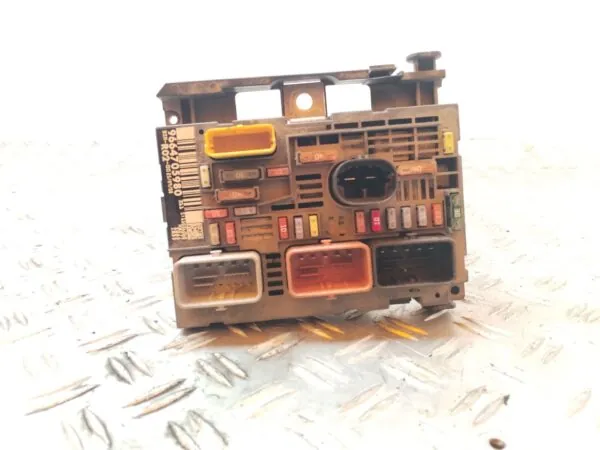 CAJA RELES / FUSIBLES 126083