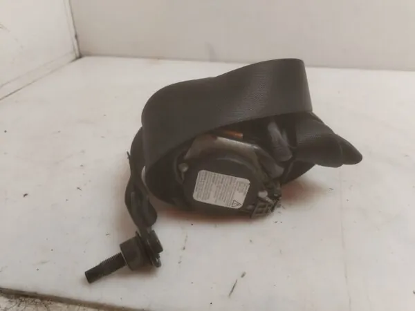 CINTURON SEGURIDAD DELANTERO DERECHO 125810