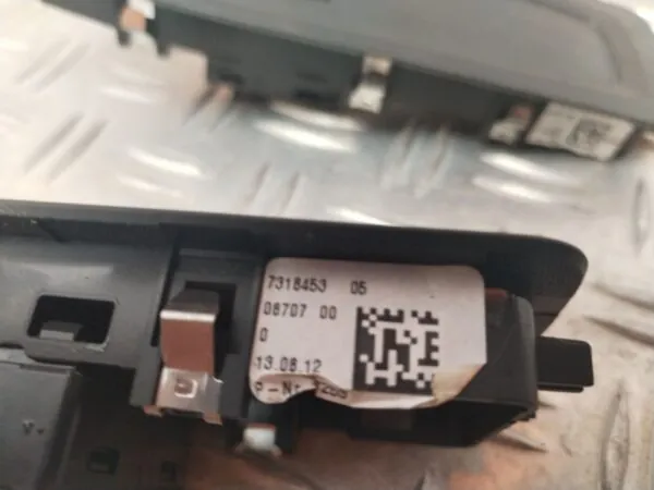 MANDO ELEVALUNAS DELANTERO IZQUIERDO 126203