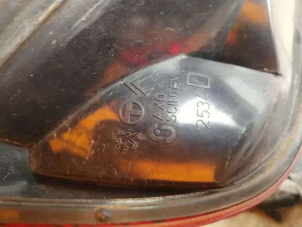 PILOTO TRASERO DERECHO 125757