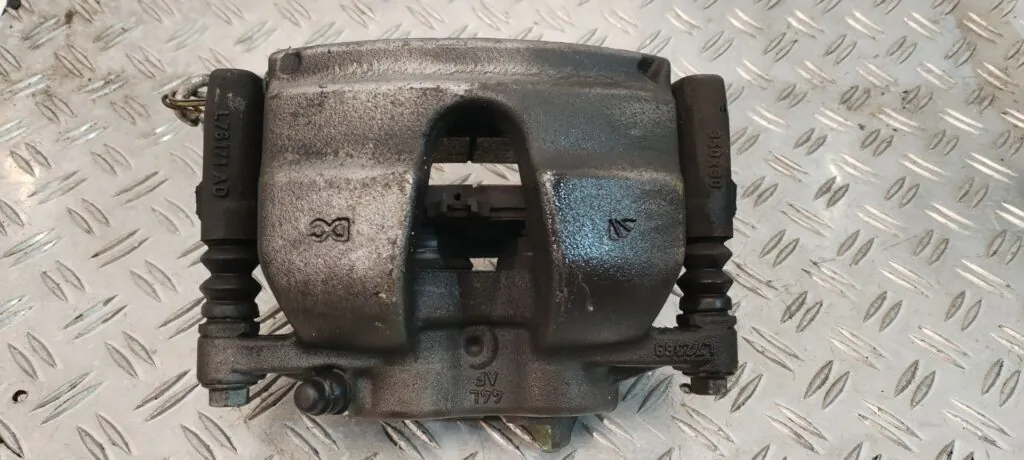 PINZA DE FRENO DELANTERA IZQUIERDA 125557