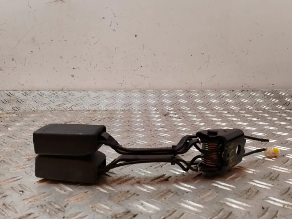 ENGANCHE CINTURON DELANTERO IZQUIERDO 126149