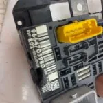 CAJA RELES / FUSIBLES 125498
