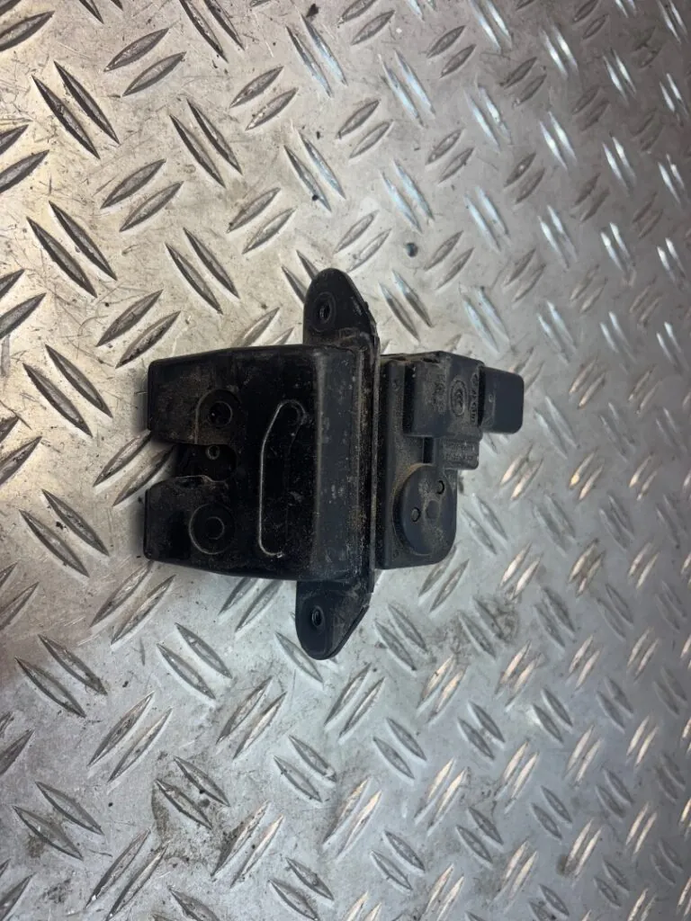 CERRADURA MALETERO / PORTON 125865