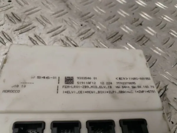 CAJA RELES / FUSIBLES 126137