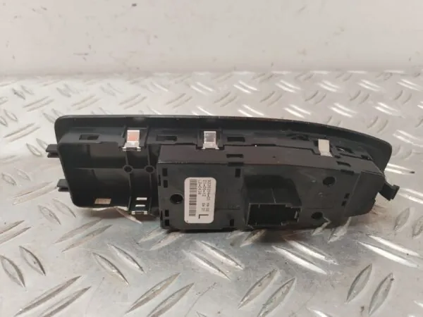 MANDO ELEVALUNAS DELANTERO IZQUIERDO 126203