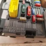 CAJA RELES / FUSIBLES 125238