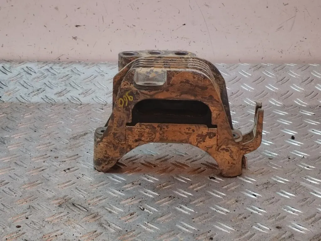 EJE DELANTERO / CUNA MOTOR 126180