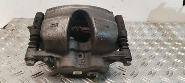 PINZA DE FRENO DELANTERA IZQUIERDA 125557
