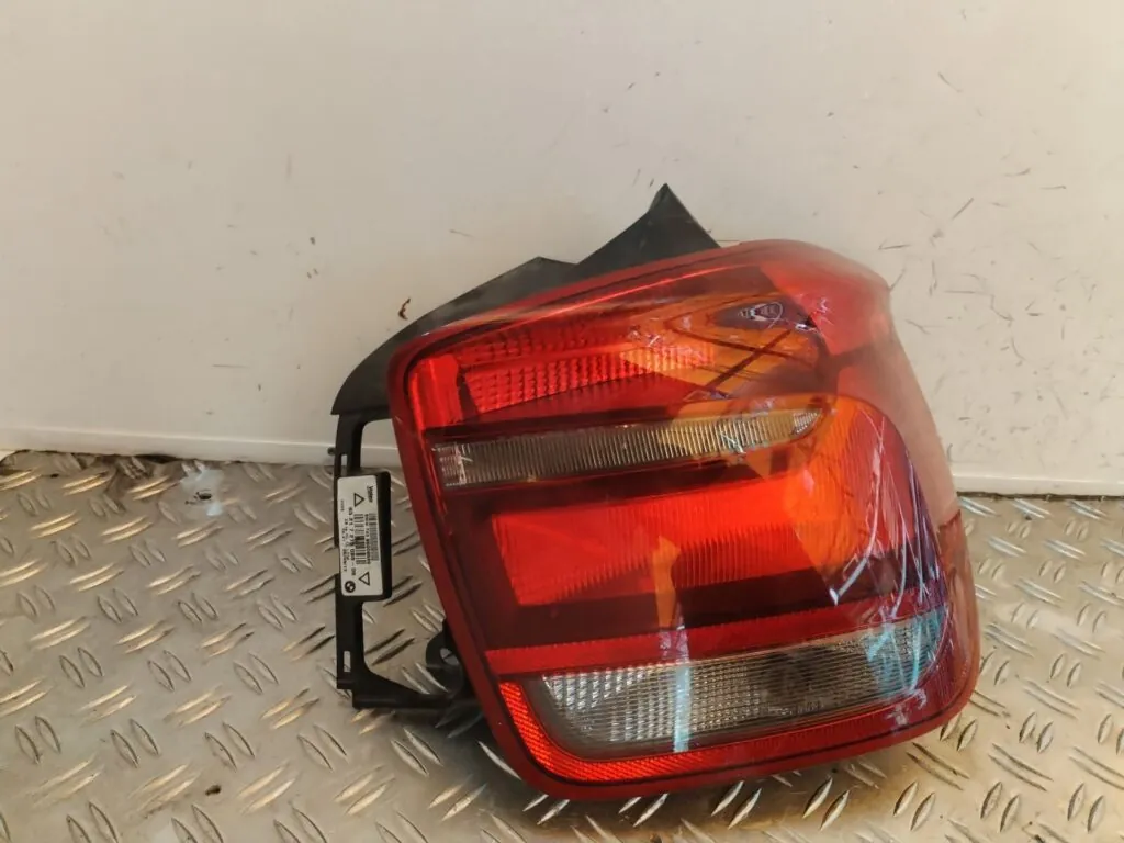 PILOTO TRASERO DERECHO 125836