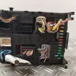 CAJA RELES / FUSIBLES 127009
