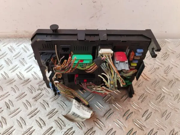 CAJA RELES / FUSIBLES 127008