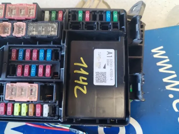 CAJA RELES / FUSIBLES 126375