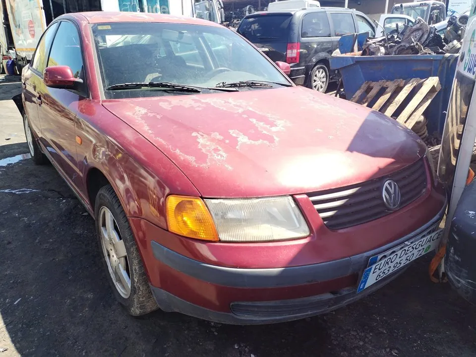 VOLKSWAGEN PASSAT BERLINA (3B3) del 2002
