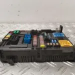 CAJA RELES / FUSIBLES 125982