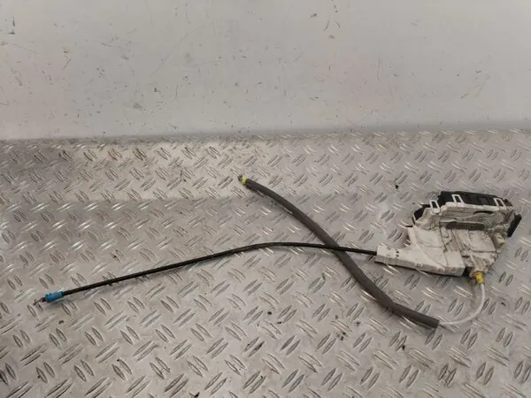 CERRADURA PUERTA DELANTERA DERECHA 125916