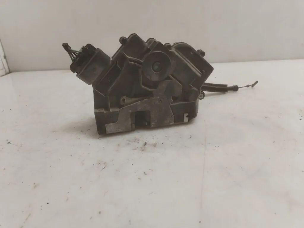 CERRADURA PUERTA TRASERA DERECHA 125806
