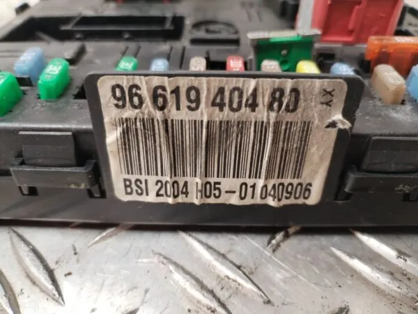 CAJA RELES / FUSIBLES 127008