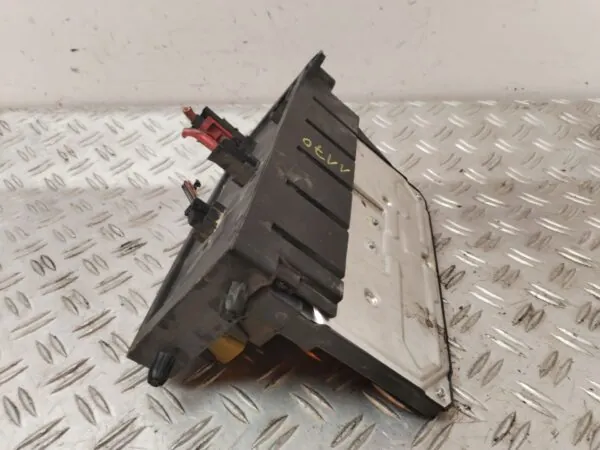 CAJA RELES / FUSIBLES 126746