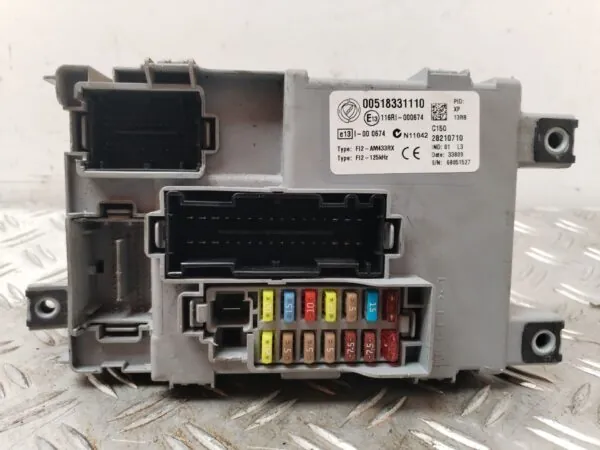 CAJA RELES / FUSIBLES 126901