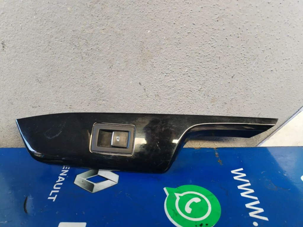 MANDO ELEVALUNAS DELANTERO DERECHO 126373