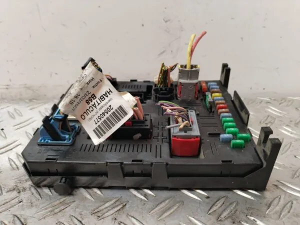 CAJA RELES / FUSIBLES 127009