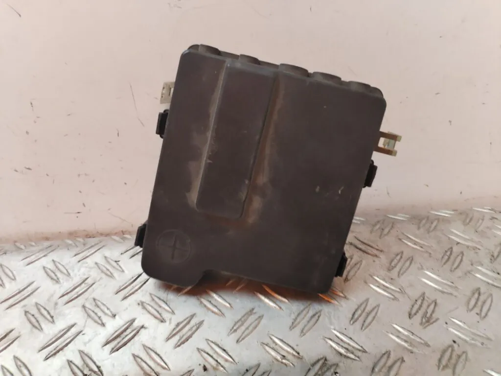 CAJA RELES / FUSIBLES 127316