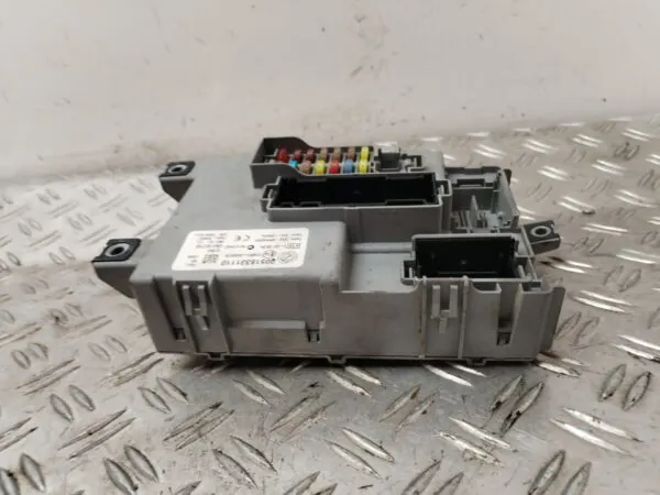 CAJA RELES / FUSIBLES 126901