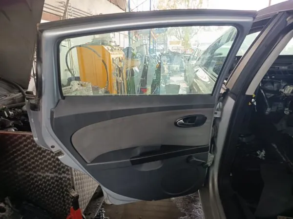 PUERTA TRASERA IZQUIERDA 126929