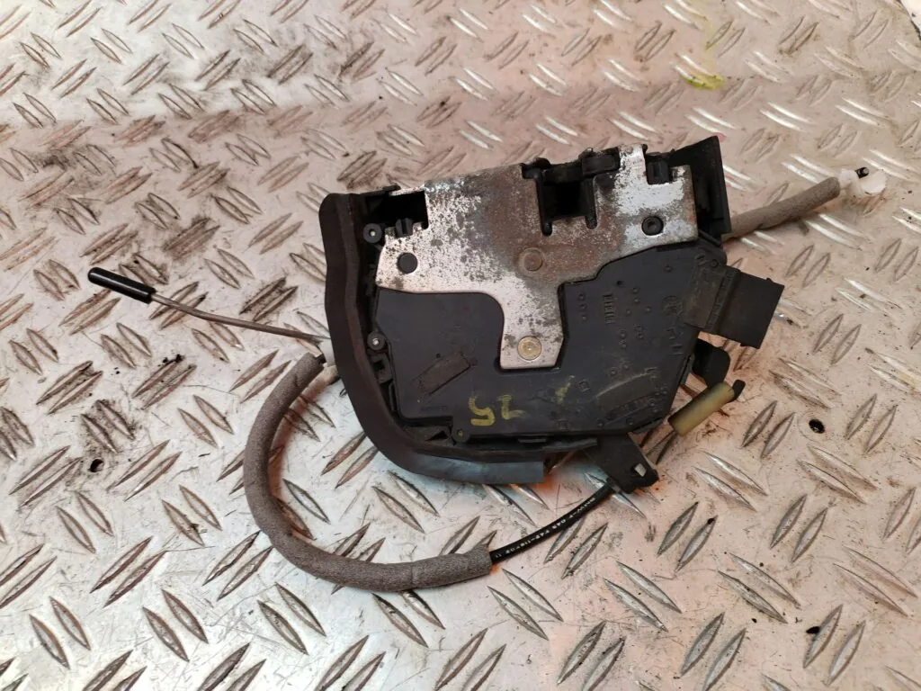 CERRADURA PUERTA DELANTERA DERECHA 127103