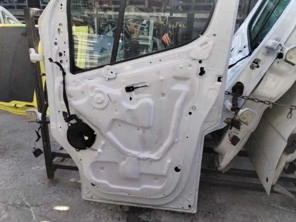 PUERTA DELANTERA DERECHA 124680