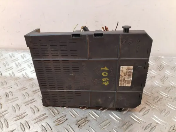 CAJA RELES / FUSIBLES 127008