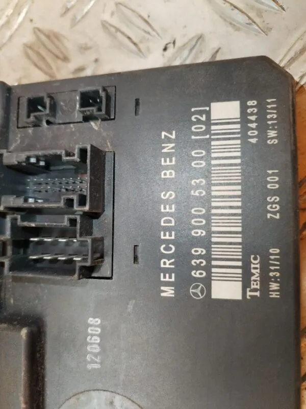 CAJA RELES / FUSIBLES 126658