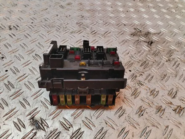 CAJA RELES / FUSIBLES 126406