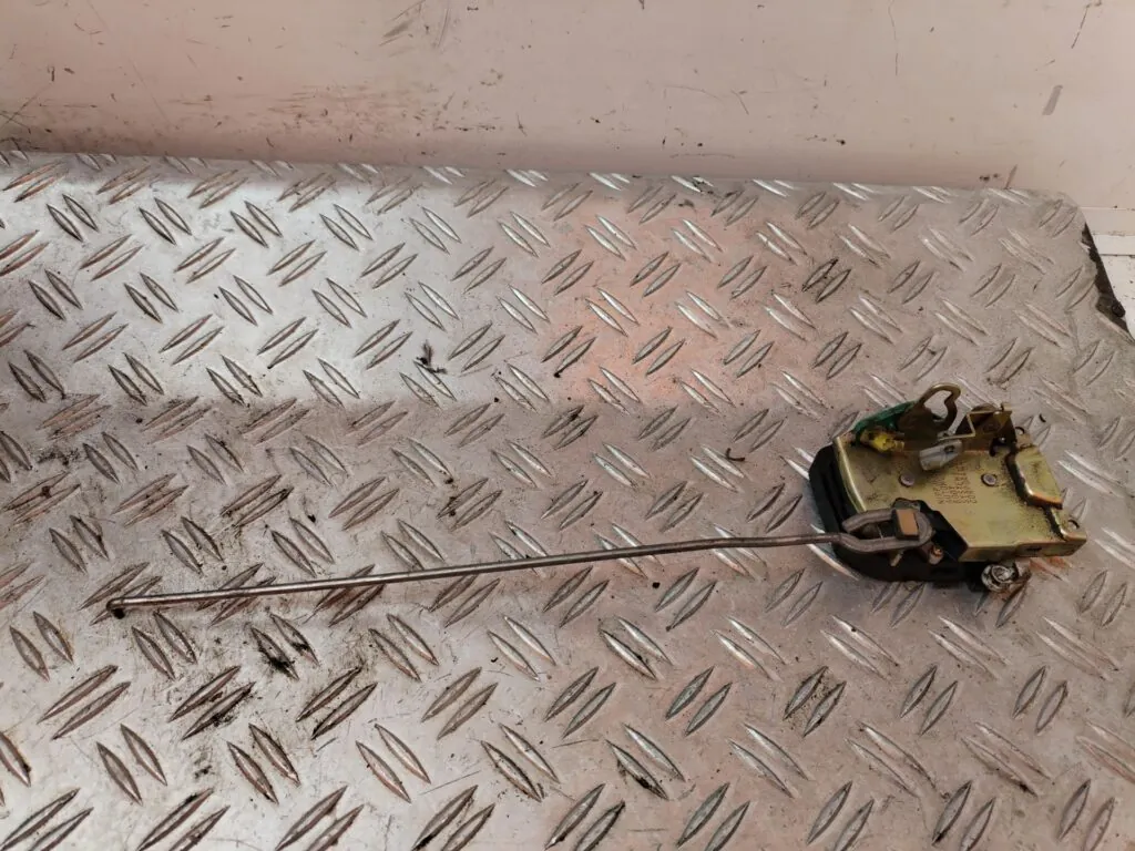 CERRADURA PUERTA DELANTERA DERECHA 126981