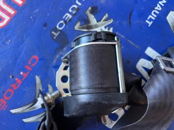 CINTURON SEGURIDAD DELANTERO DERECHO 126351