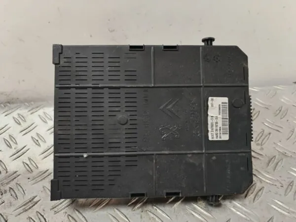 CAJA RELES / FUSIBLES 127009