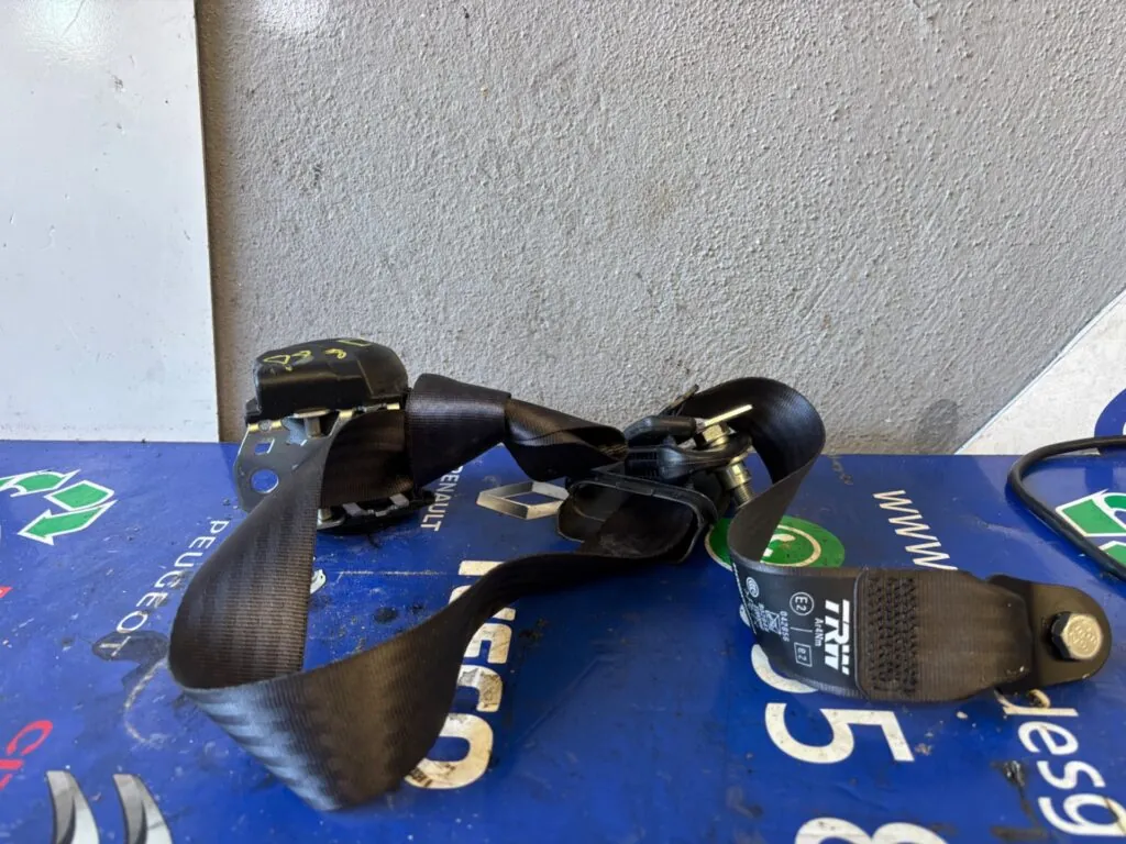 CINTURON SEGURIDAD DELANTERO DERECHO 126351